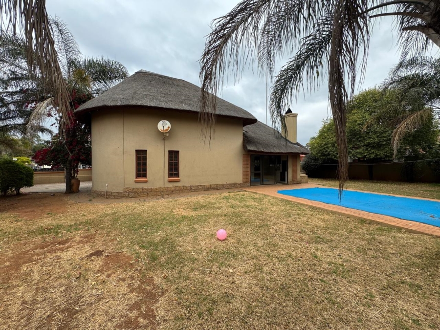 To Let 4 Bedroom Property for Rent in Melodie North West